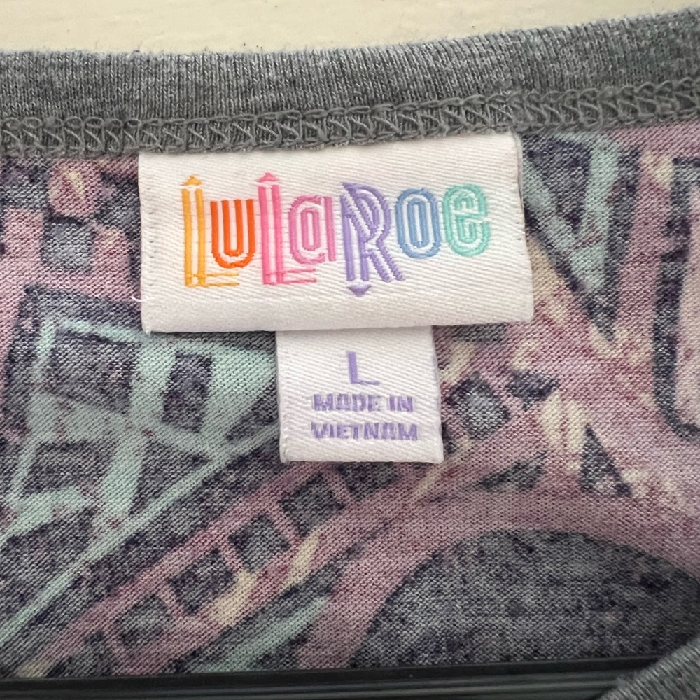 Colorful Patterned Raglan Sleeve Top - Picture 3 of 3